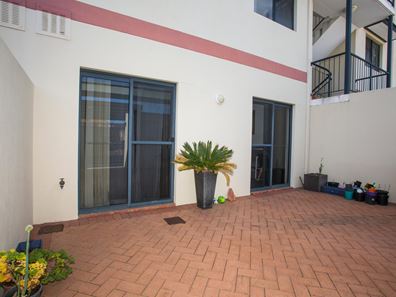2/18 Kingsbury Rd, Joondalup WA 6027