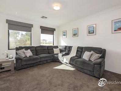 1 Radonich Way, Lake Coogee WA 6166