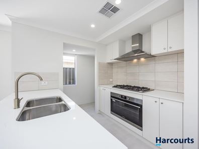 30 Lucerne Circuit, Champion Lakes WA 6111