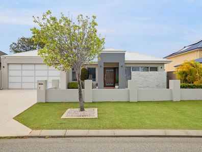 7 Hamelin Drive, Lake Coogee WA 6166