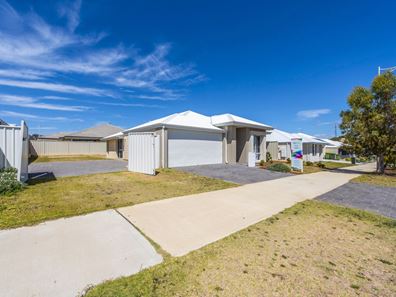 11 Raffles Way, Golden Bay WA 6174