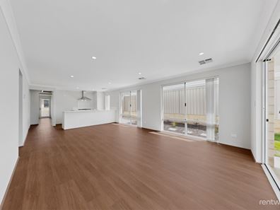 19 Baring Rd, Parmelia WA 6167