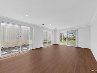 19 Baring Rd, Parmelia WA 6167
