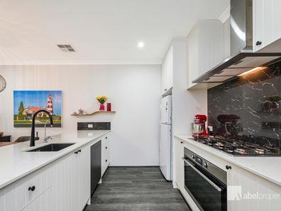 16 Hayeswater Street, Aveley WA 6069