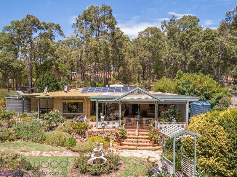 820 Walker Street, Mundaring WA 6073