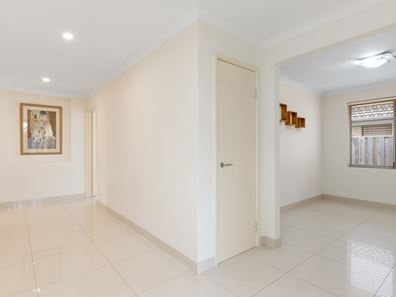 9 Lutea Road, Halls Head WA 6210
