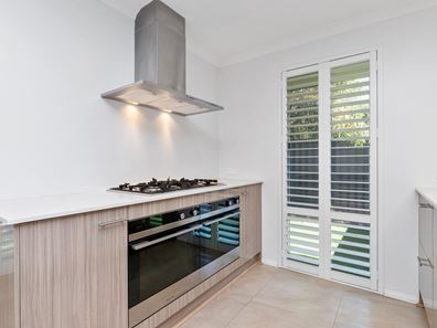 17 Wimbledon Drive, Piara Waters WA 6112