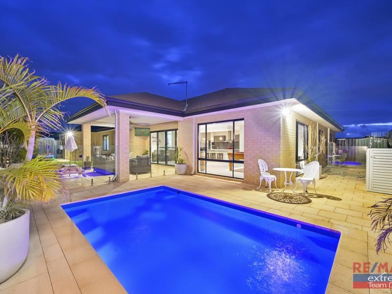 18 Redheart Road, Carramar