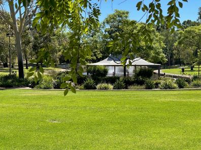 30 Chatsworth Gate, Canning Vale WA 6155