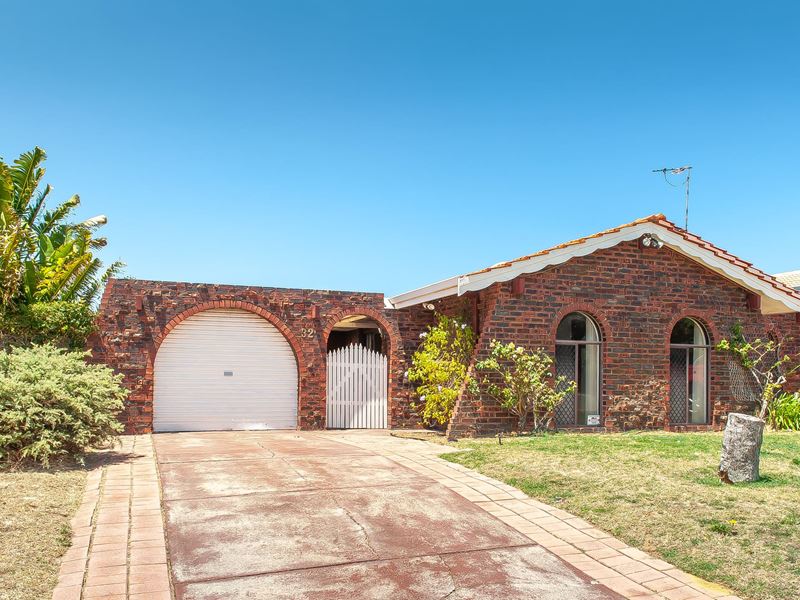 32 Dolphin Way, Beldon