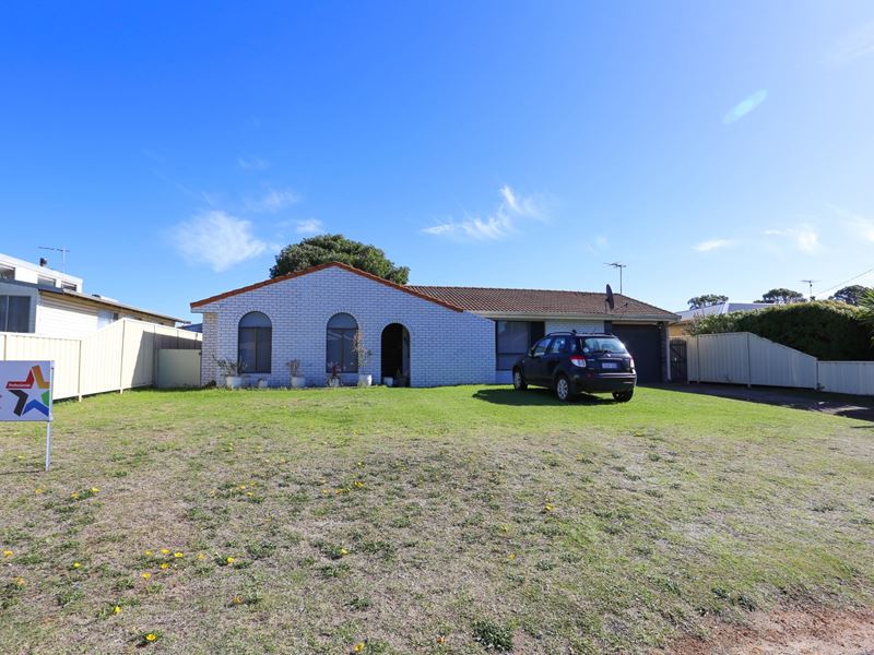 11 McGlade Way, Castletown