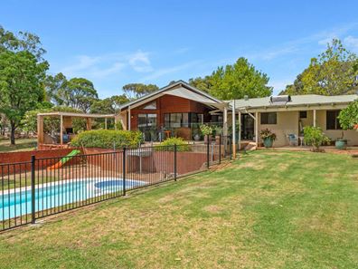 7 Baker Street, Hazelmere WA 6055