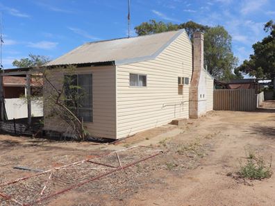 27 Moore Street, Wongan Hills WA 6603