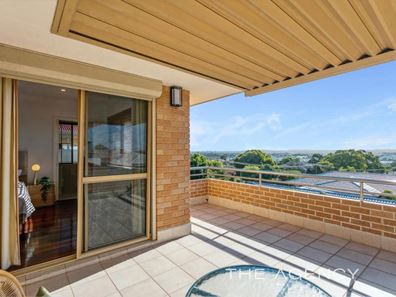 2/15 Kinsella Street, Joondanna WA 6060