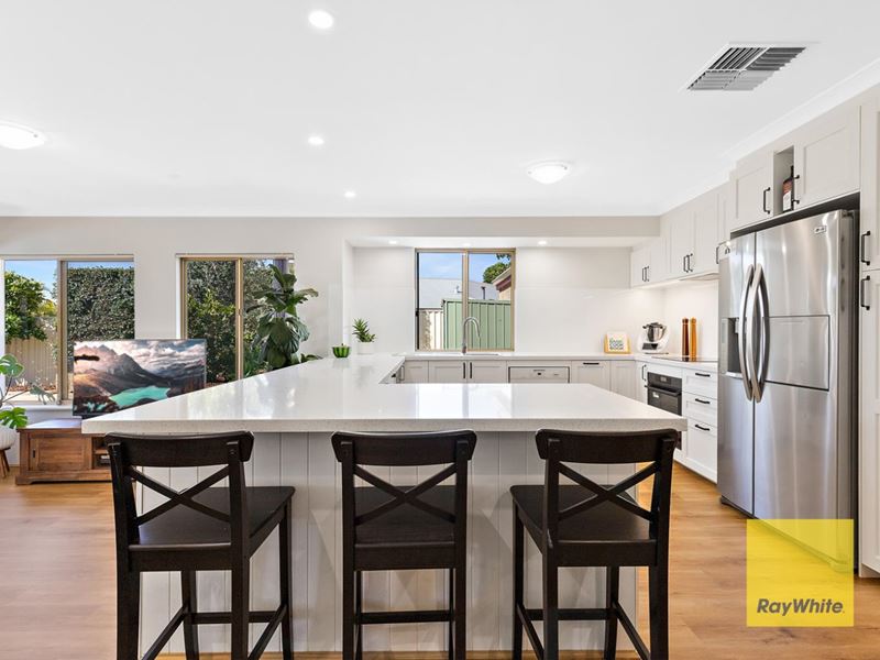 35 Redheart Drive, Thornlie