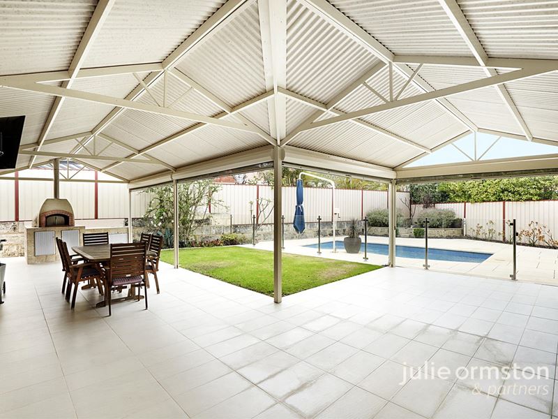 10 Hindmarsh Way, Edgewater