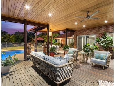 10 Rockdale Place, Lesmurdie WA 6076