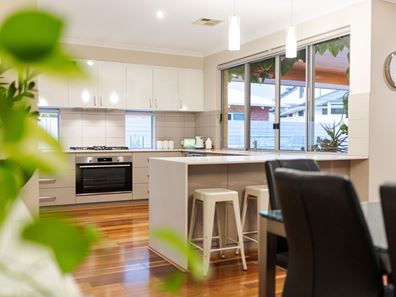 4 Harvest Chase, Madora Bay WA 6210