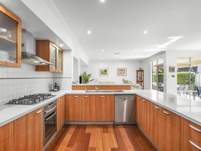 18 Cranberry Gardens, Stirling WA 6021