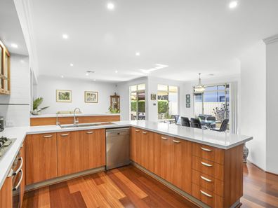 18 Cranberry Gardens, Stirling WA 6021