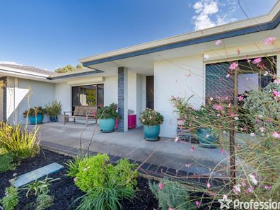 22 Grange Drive, Cooloongup WA 6168