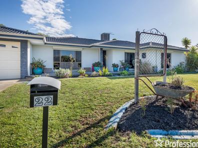 22 Grange Drive, Cooloongup WA 6168