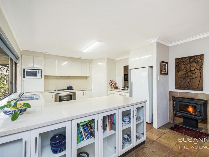 18 Pindari Road, Lesmurdie WA 6076