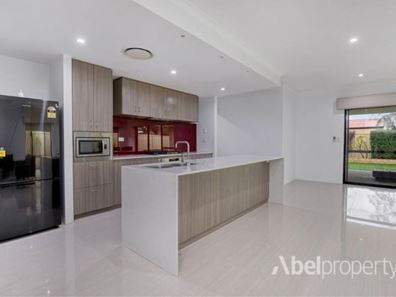 4 Goldsbrough Entrance, Helena Valley WA 6056