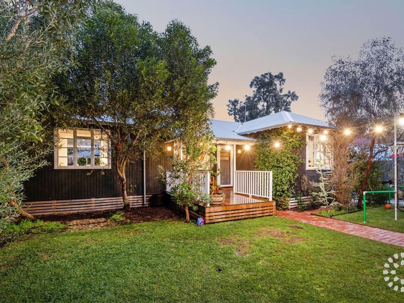 17 Harwood Street, Hilton WA 6163
