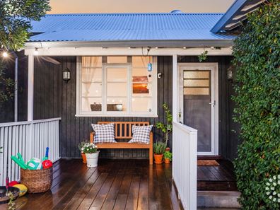 17 Harwood Street, Hilton WA 6163