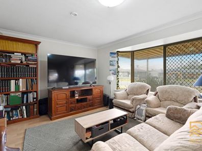 1 Melba Place, Thornlie WA 6108