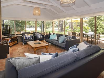 1B Wilson Avenue, Quindalup WA 6281