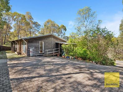 99 Spring Road, Kalamunda WA 6076