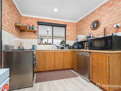 11 Pinyali Way, Waggrakine WA 6530