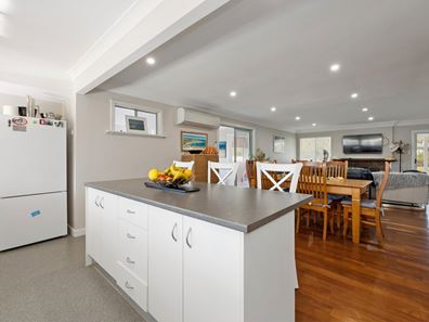 6 Wedge Avenue, Lancelin WA 6044
