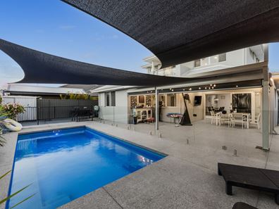 8 FRANGIPANI RD, Treeby WA 6164