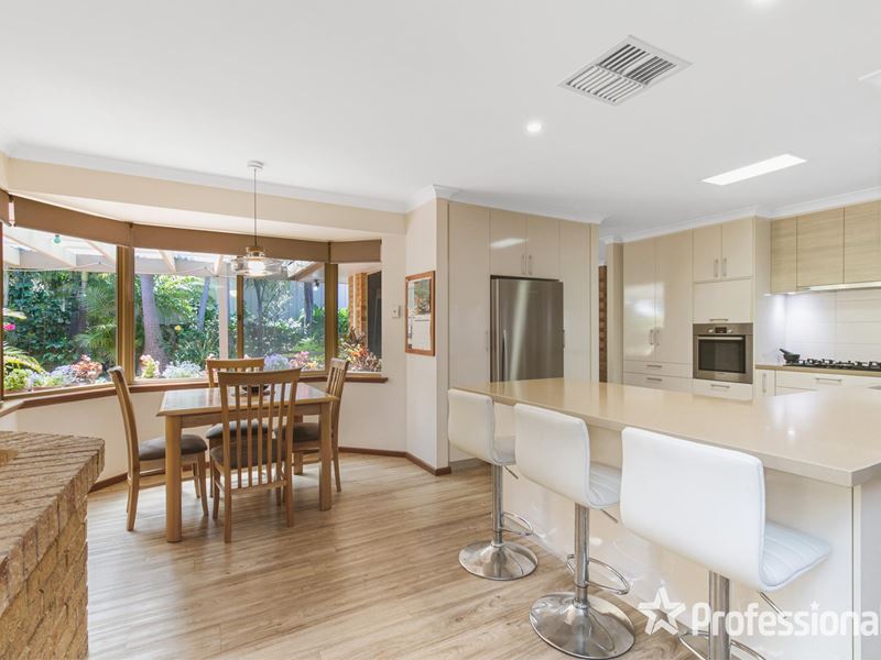 9 Greenholm Court, Kingsley