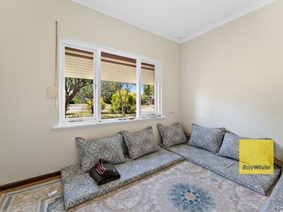 27 Connemara Drive, Thornlie WA 6108