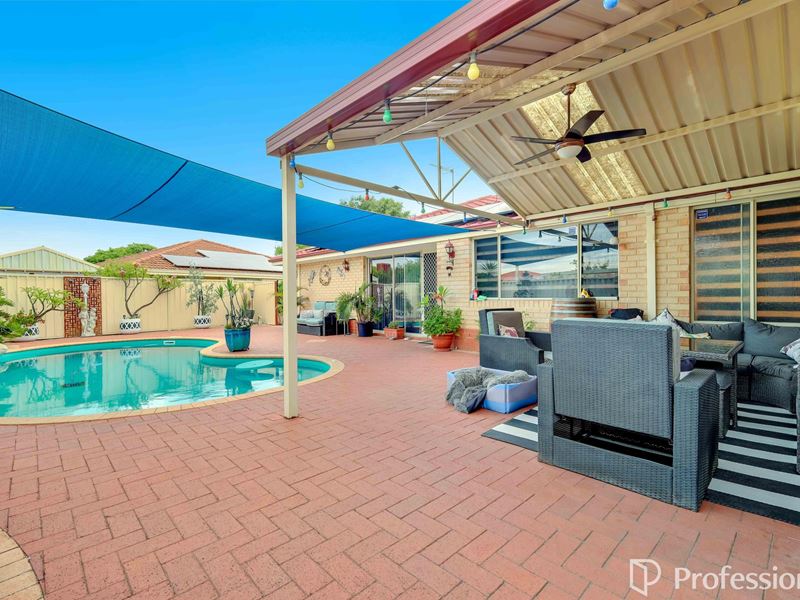 10 Hollyoak Place, Thornlie
