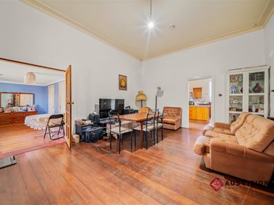 296 Railway Parade, East Cannington WA 6107
