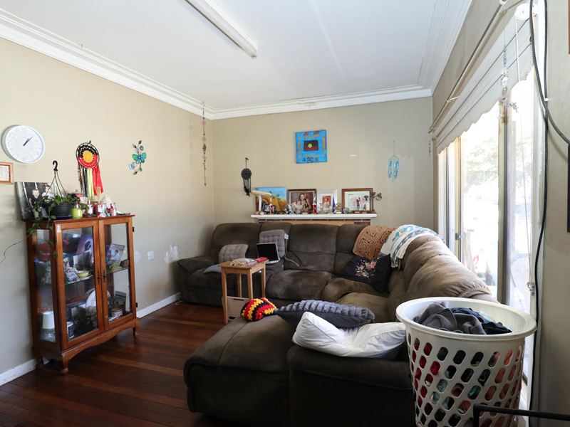 10 Albany Highway, Williams