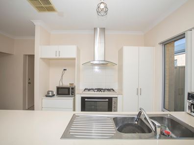 9 Birch Rd, Aubin Grove WA 6164