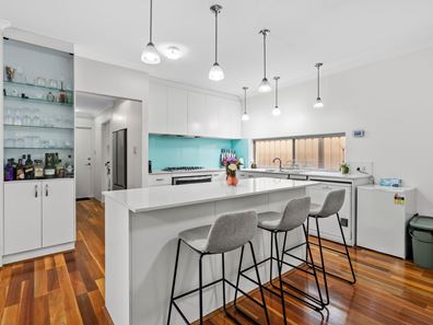 21 Torino Crescent, Piara Waters WA 6112