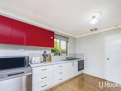 25 Lyrebird Way, Thornlie WA 6108