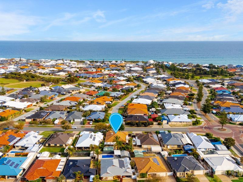 135 Peelwood Parade, Halls Head WA 6210