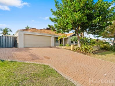 135 Peelwood Parade, Halls Head WA 6210
