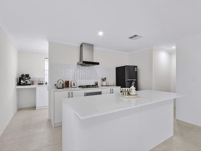 6 Empire Way, Yanchep WA 6035