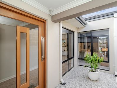 6B Thurlow Avenue, Yokine WA 6060