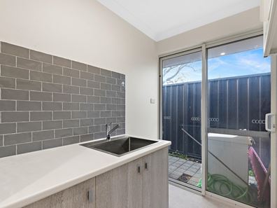 1/9 Cyril Road, High Wycombe WA 6057