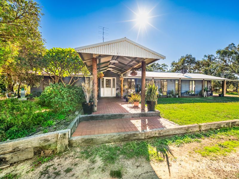 33 George Road, Waroona WA 6215